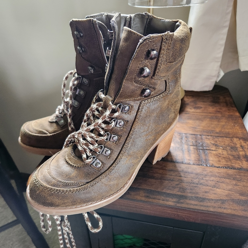 Carlos Santana Heeled Boots